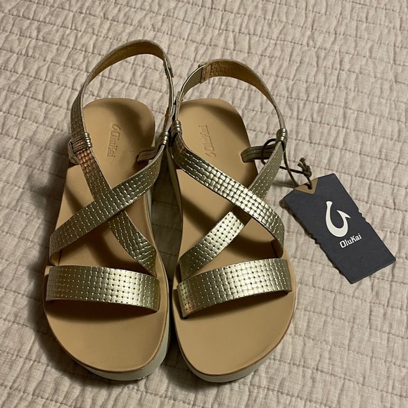 OluKai Metallic Gold Strappy Sandals - Picture 1 of 9